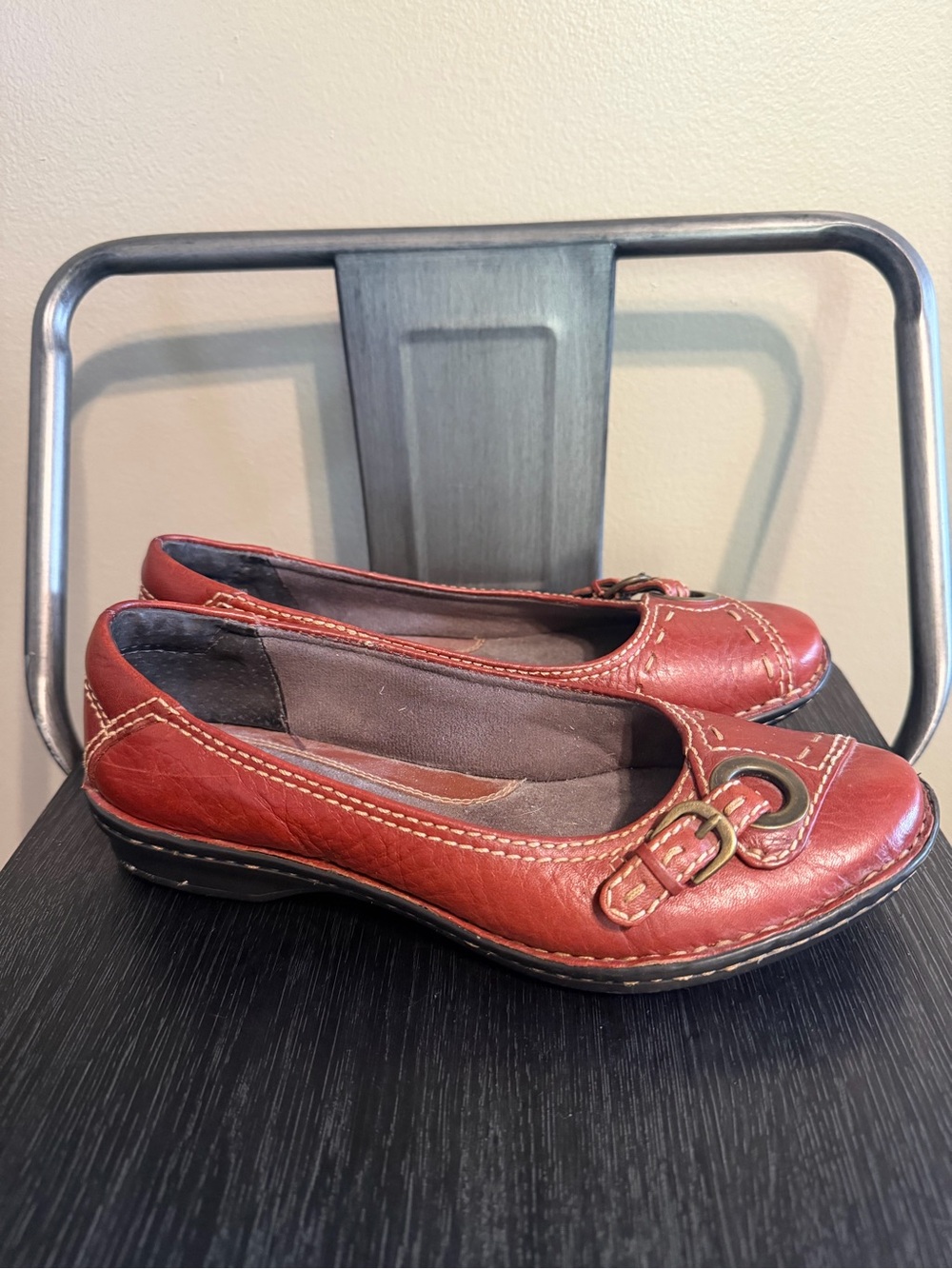 Clarks Red Rust Leather Buckle Comfort Flats Shoes Size 7M